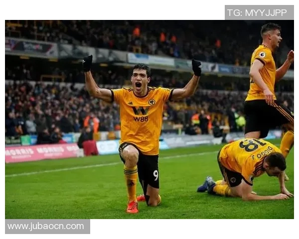 狼队头像下的足球明星女神展现魅力与实力的完美结合