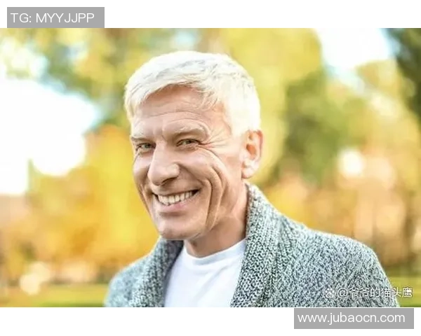 足球明星的魅力与时尚男模的完美结合展现运动与风格的双重魅力